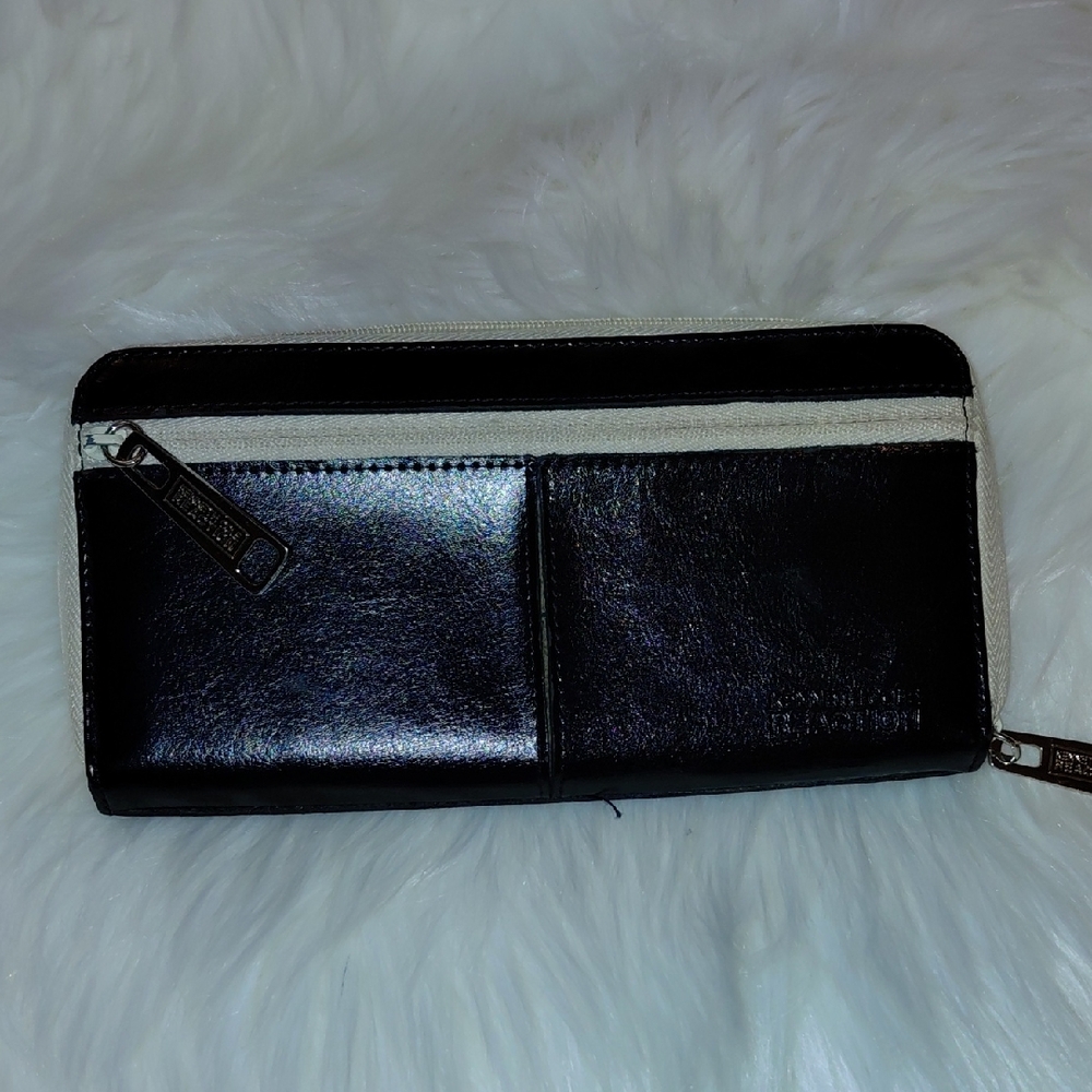 EUC Kenneth Cole Reaction Zip Around Leather Wallet, Black & White, Card Slots